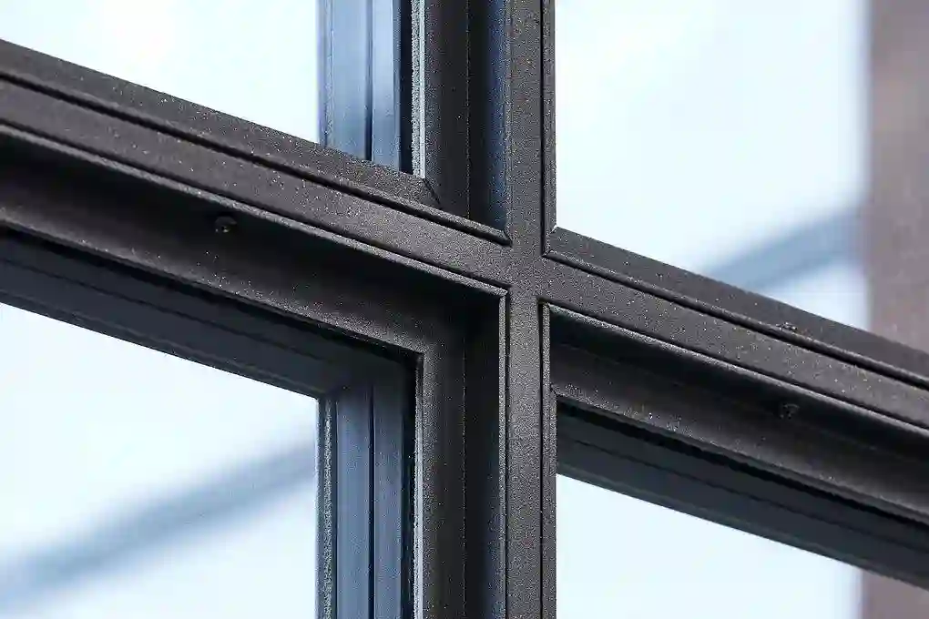 Slim steel window profiles with narrow sightlines